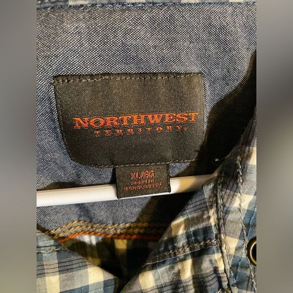 Northwest‎ territory blue plaid short sleeve button down - Picture 4 of 6